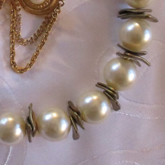 OVERSIZED PEARL NECKLACE - Picture 4 of 4